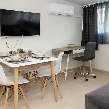 Апартаменти Cozy Escape Near Sea Garden&beach By Flat Manаger